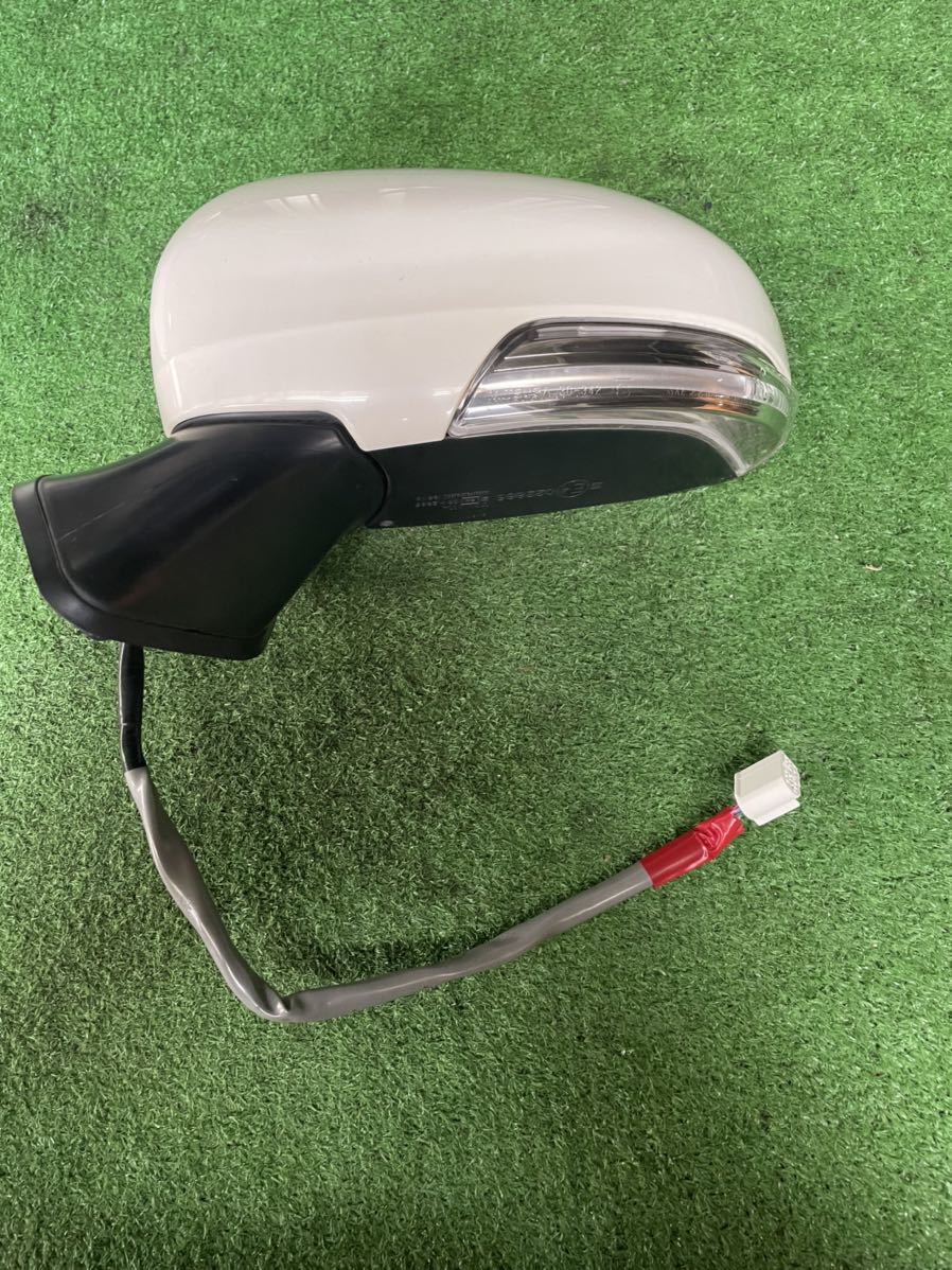 215 トヨタ ZVW 30 プリウス 左 ドアミラー 040 白 D-5