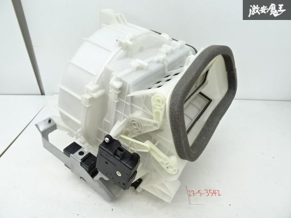 人気セール，限定SALE 実働外し 日産 純正 R35 GT-R GTR ヒーター ブロアー モーター ケース A34300A94510 棚23-3(日産用)｜売買されたオークション情報、yahooの商品情報をアーカイブ公開 - オークファン 日産用