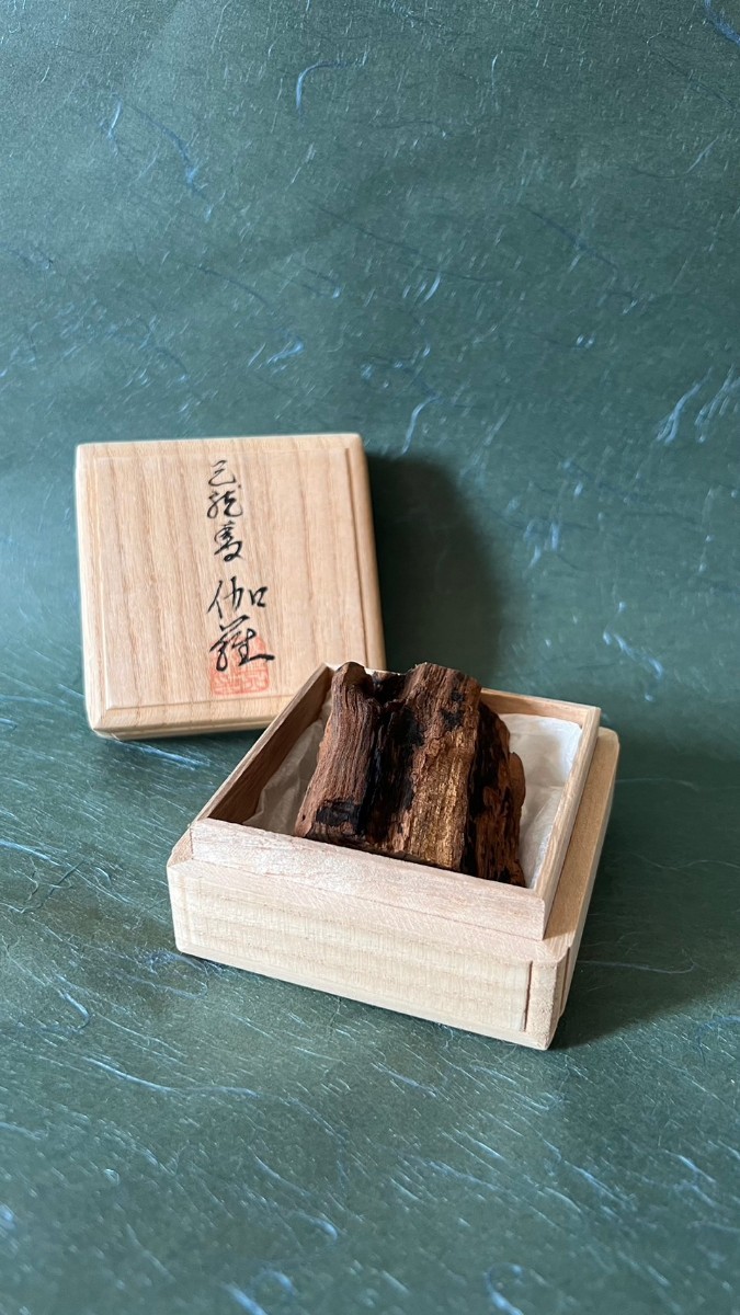 時代物　天然香『伽羅』落款印付　43g 香木　香道具　香合　沈香　茶道具　中国美術　ベトナム産　聞香　薫香　組香　塗香