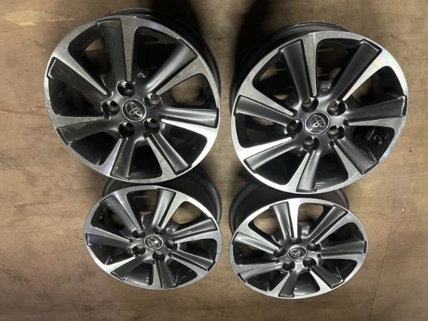 中古品　トヨタ純正アルミ　16インチ