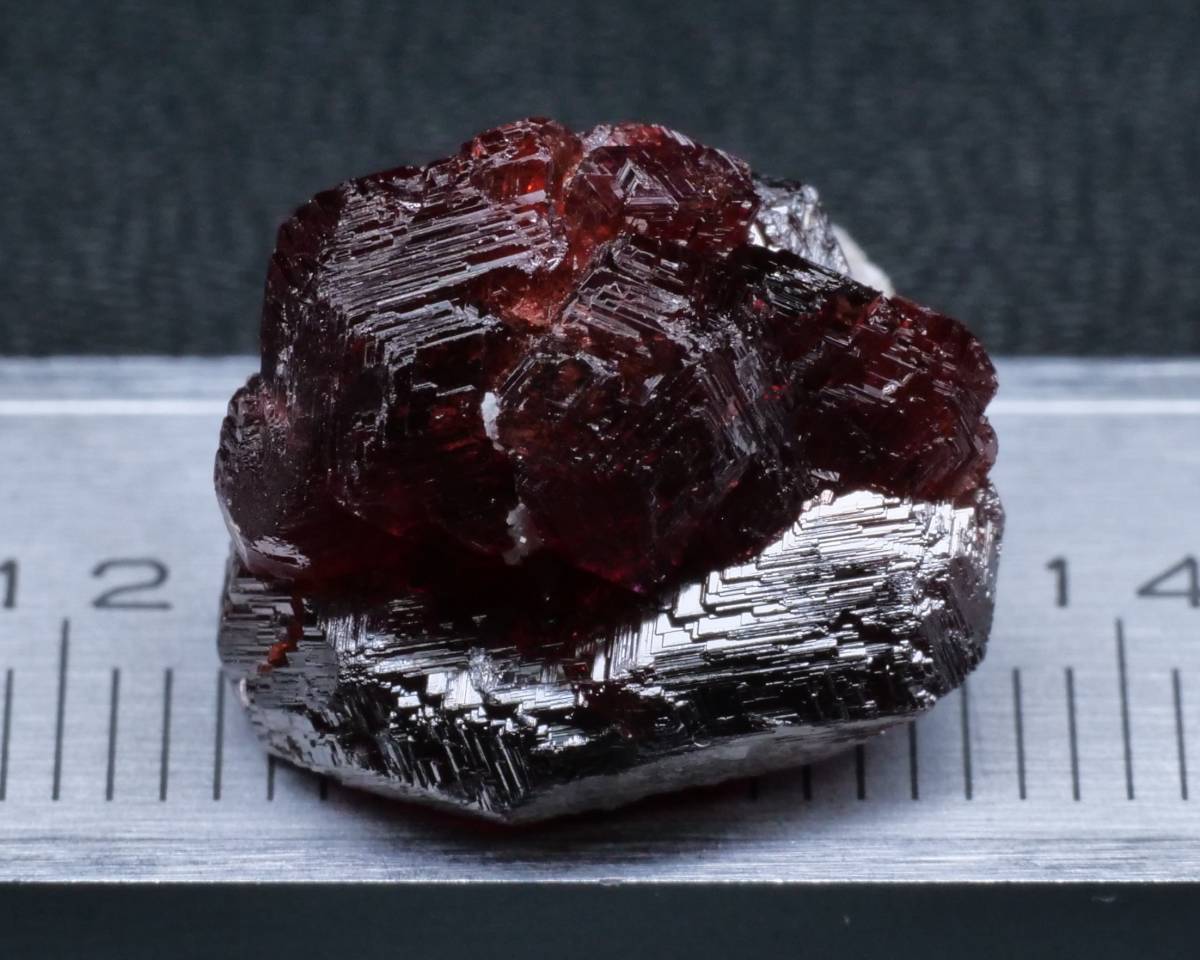 美品【鉱物 標本 満礬柘榴石 原石】パキスタン スペサルティン