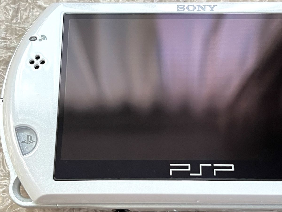PSP GO PSP-N1000プレイステーションポータブル GO 読取 ホワイト