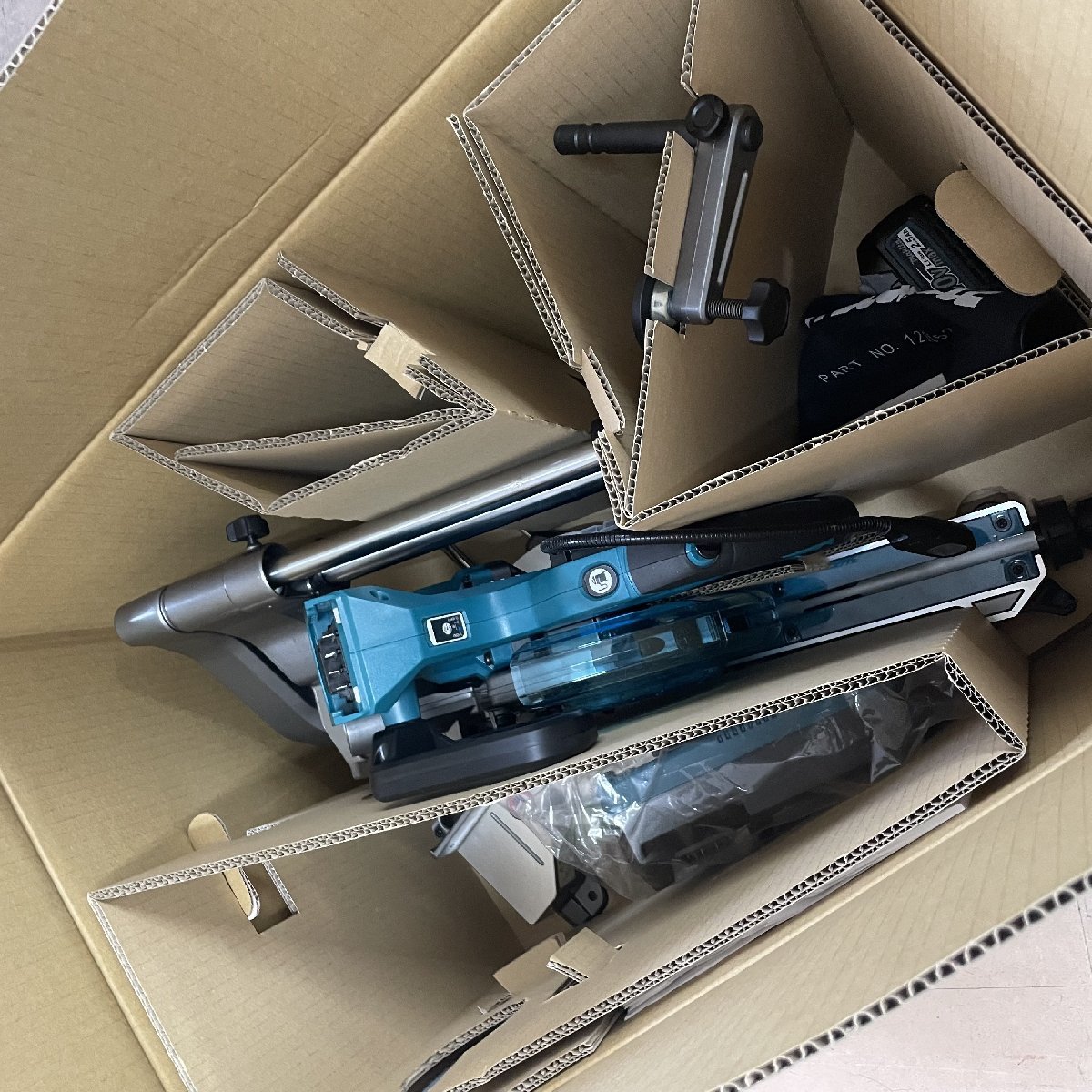 【未使用品】★マキタ(makita) 40V 165mm コードレススライドマルノコ LS009GZ BL4025 DC40RA セット【格安スタート♪】_2