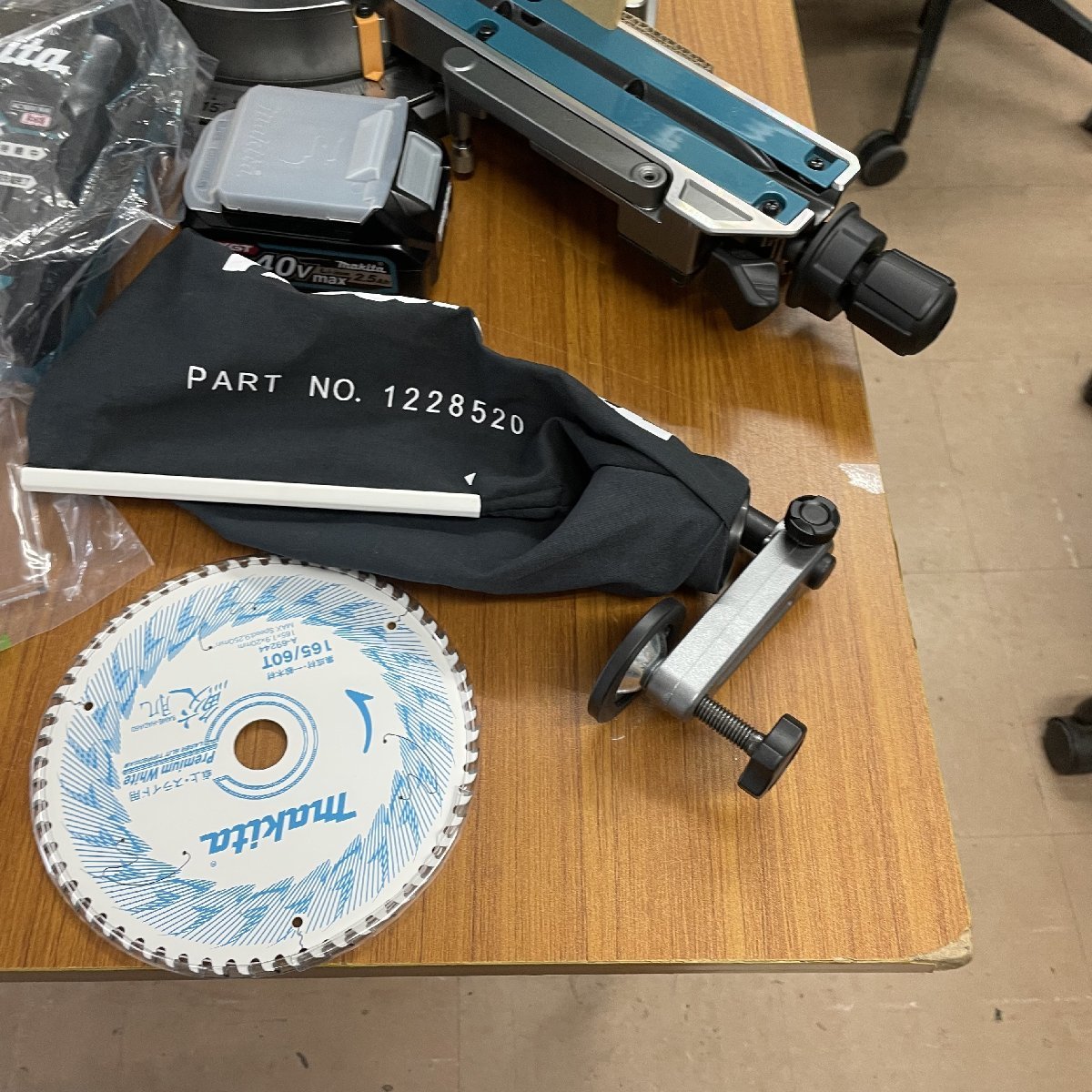 【未使用品】★マキタ(makita) 40V 165mm コードレススライドマルノコ LS009GZ BL4025 DC40RA セット【格安スタート♪】_5