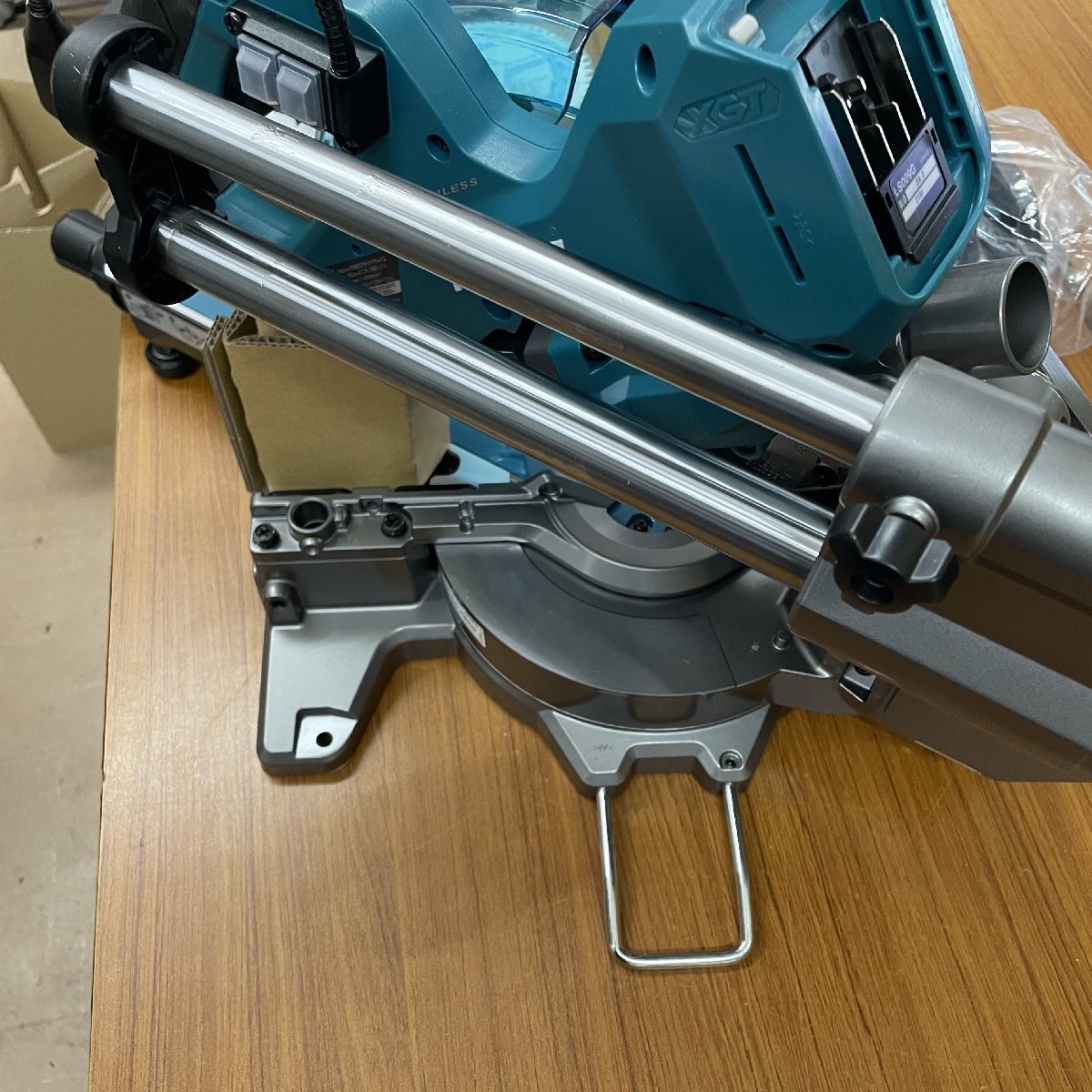 【未使用品】★マキタ(makita) 40V 165mm コードレススライドマルノコ LS009GZ BL4025 DC40RA セット【格安スタート♪】_6