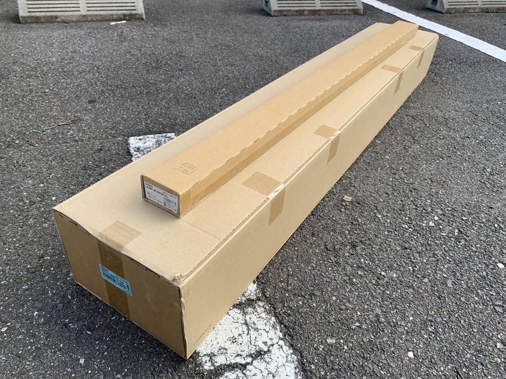 013♪未使用品・即決価格♪東芝ライテック株式会社　TOSHIBA LED非常用照明器具階段灯 40形直付 昼白色 LEETS-4301Y-LD+LESM-40323N-01