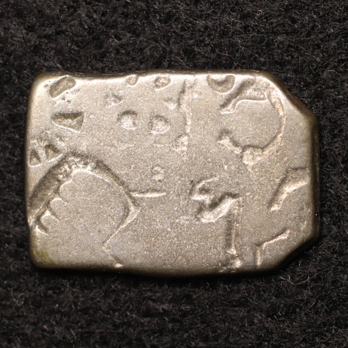 古代インド マウリヤ朝 Karshapana銀貨（BC200年前後）[E1326]コイン