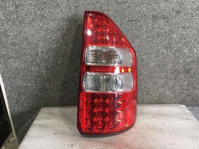 ノア DBA-ZRR70G 右テールランプ ノア テールランプ dba－zrr70g 22⁄4