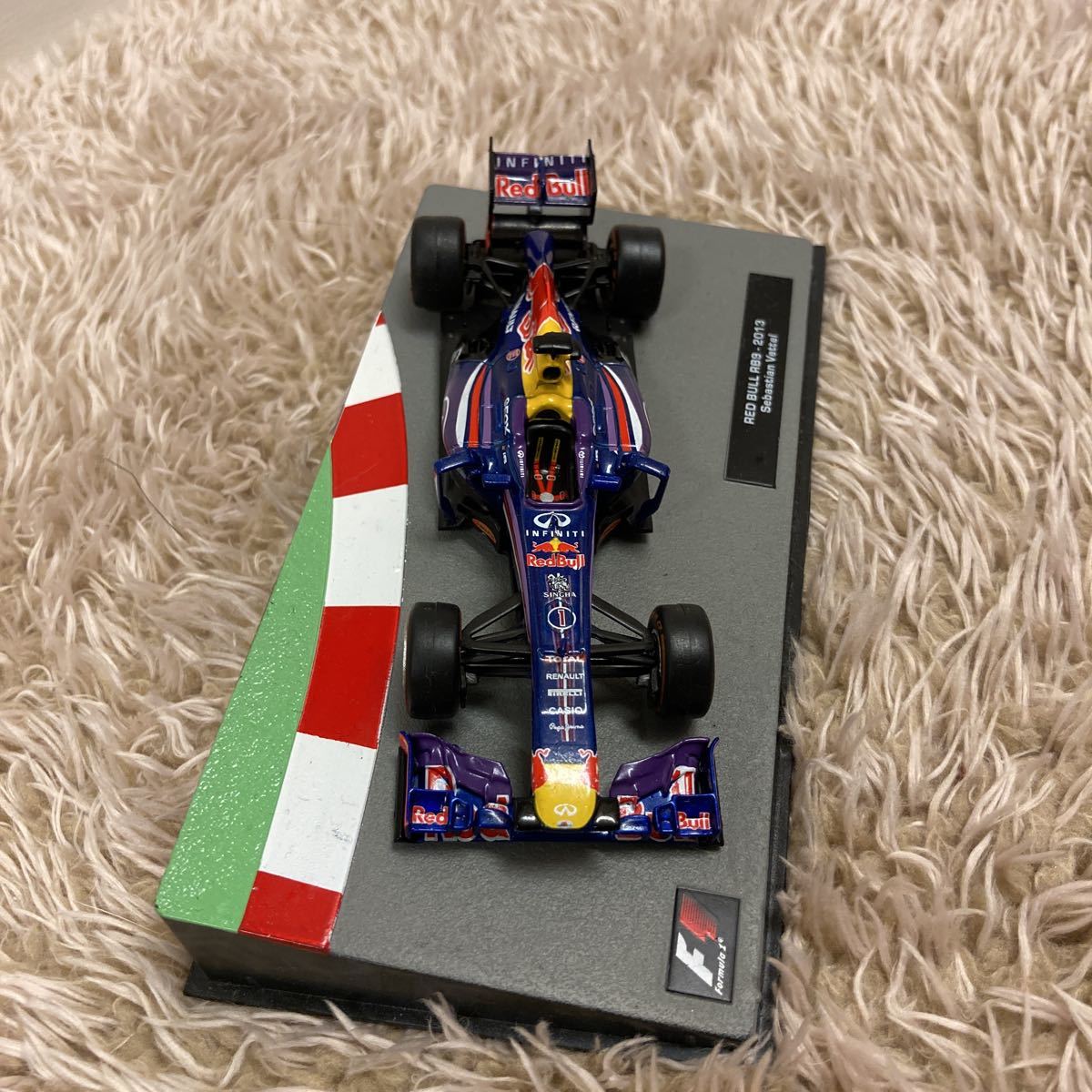 レッドブルRB9 2013 セバスチャン・ベッテル F1マシンコレクション1/43