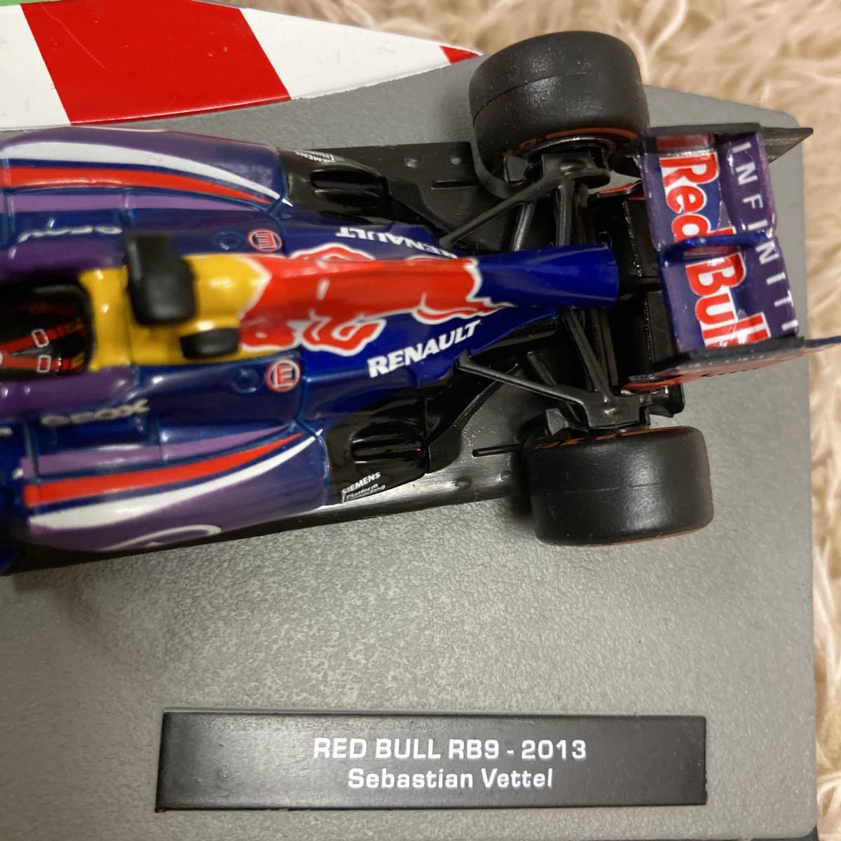 レッドブルRB9 2013 セバスチャン・ベッテル F1マシンコレクション1/43