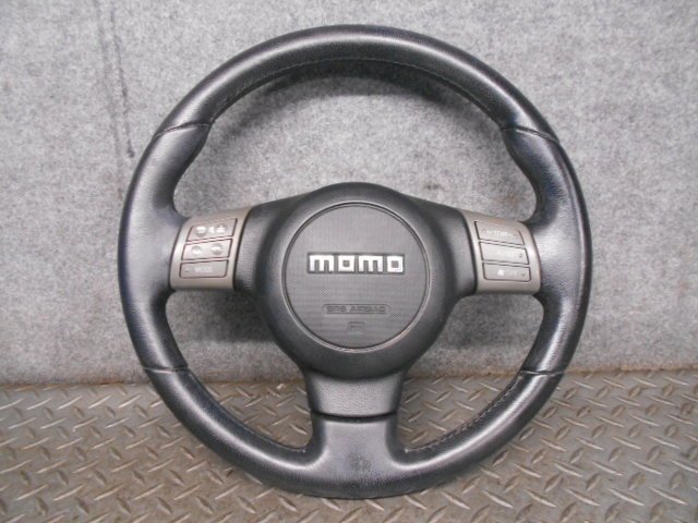 中古　ムーヴ　L175S　ステアリングホイール　モモ　momo　レザー　黒　スイッチ付き　ダイハツ（32-207）