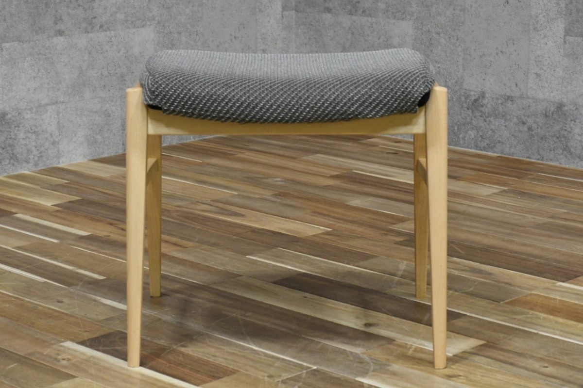 PB3FK79b カリモク karimoku スツール CU0456 スクエア型 ファブリック 腰掛け 椅子 ナチュラルモダン メープル 布張り チェア