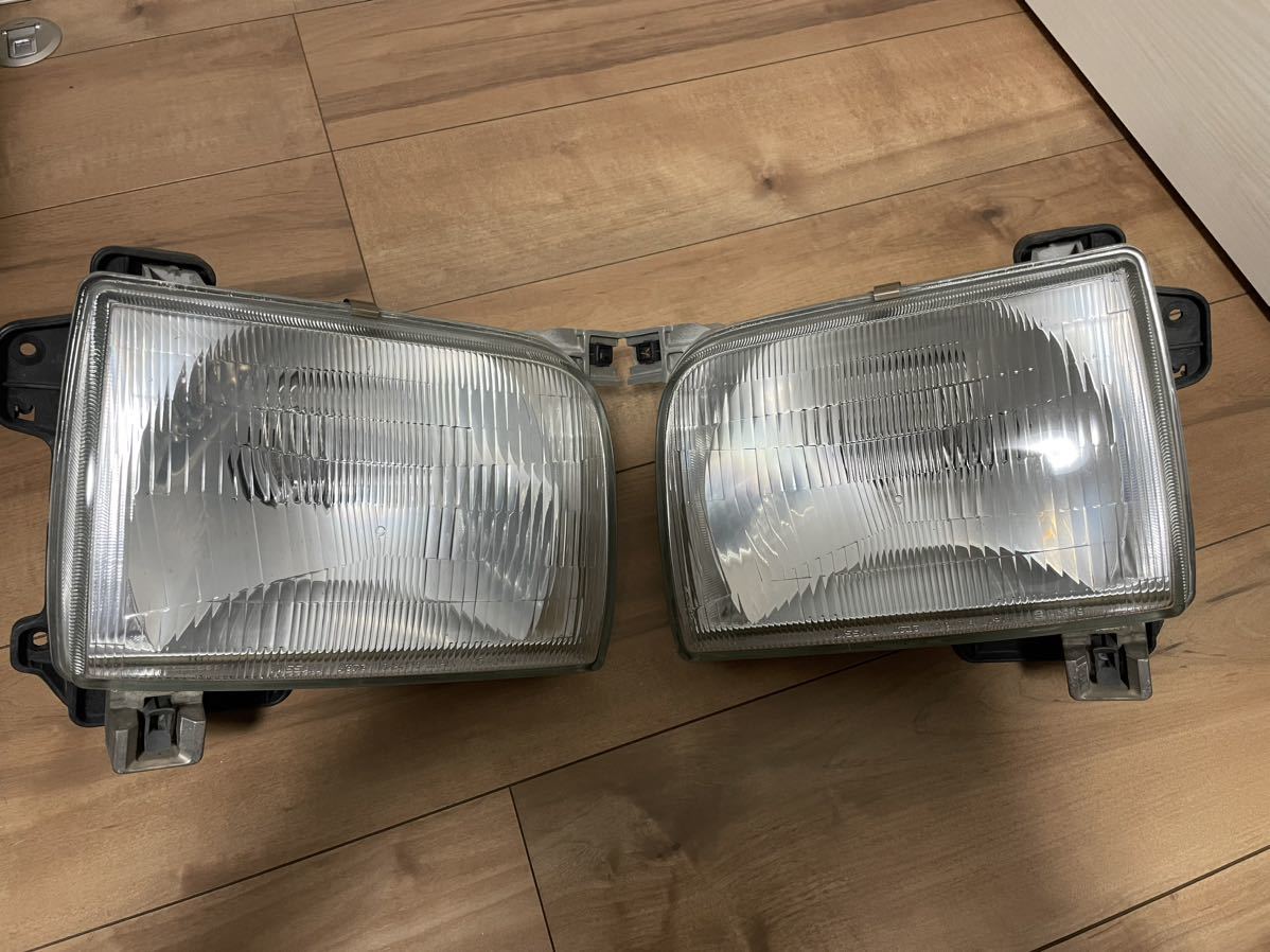 日産　ダットサントラックD２２　純正ヘッドライト左右　中古 ダットサン D22 純正ヘッドライト 左右セット 日産ダットサントラック