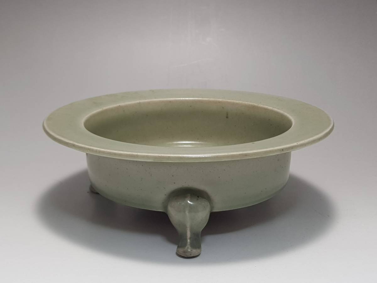 人気，品質保証 幅 約 15.3cm 時代唐物 青磁 龍泉窯 三足筆洗 水盤 書道具 書画道具 文房具 盆鉢 花插 花器 人間国宝 李朝 高麗 古玩 古董(宋)｜売買されたオークション情報、yahooの商品情報をアーカイブ公開 - 宋