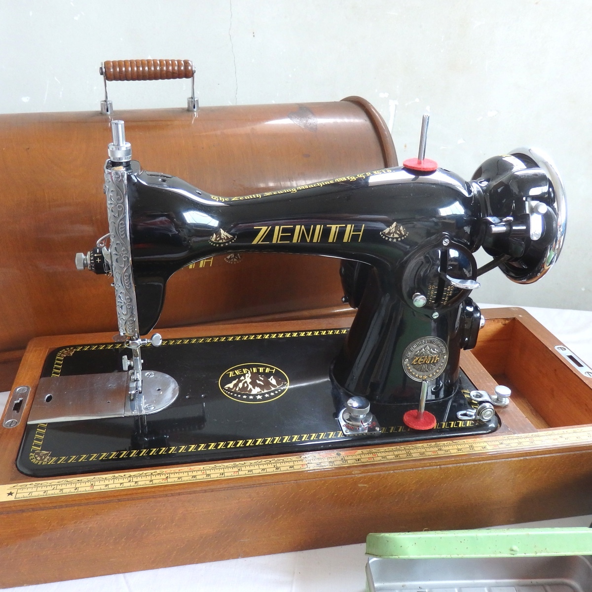 古い ミシン ZENITH ゼニス ナショナル ミシンモーター 木製 カバー付 