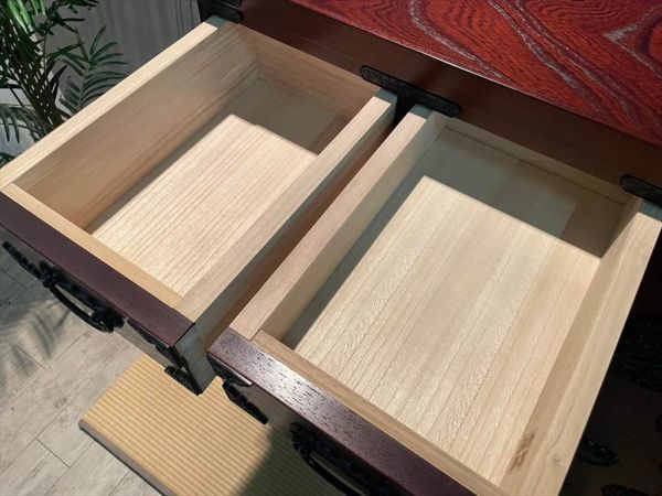 美品 吉野民芸家具 国産 高級金具箪笥 約31.8万円 欅材 焼印有 鍵付 境