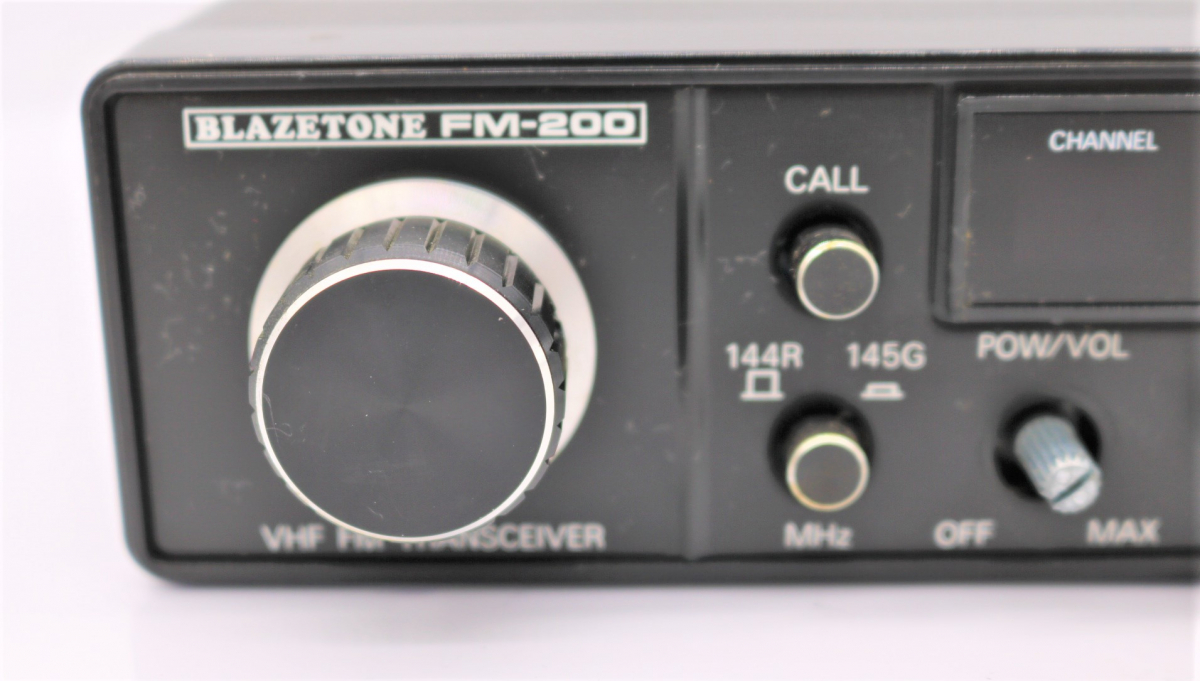 ト滝】BLAZETONE FM-200 FMトランシーバー モービル機 モービル無線機