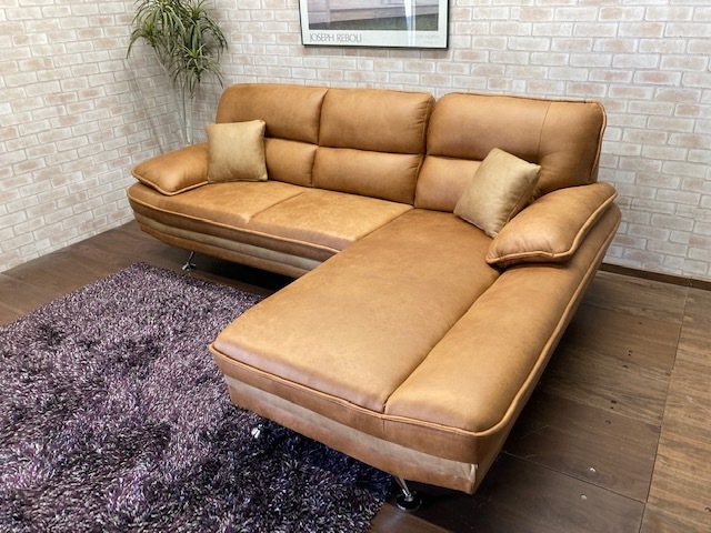 ■送料無料(北海道・東北・沖縄は除く)■大型カウチソファー/ レザーファブリック/ ３人掛け/ 大型/ キャメル色/ 新品