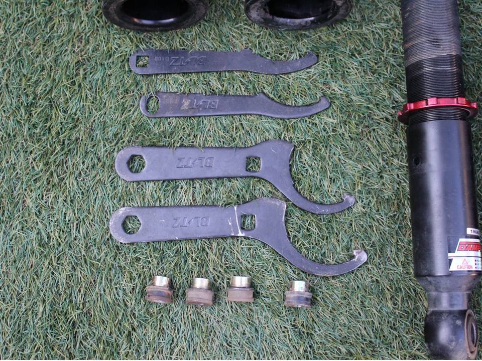 ヴォクシー、ノア、エスクァイア80系車高調 BLITZ DAMPER ZZ-R 公式