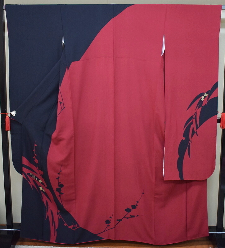 【凛々】1B　中古品 正絹 振袖 黒赤 梅枝　身丈166.5 裄71
