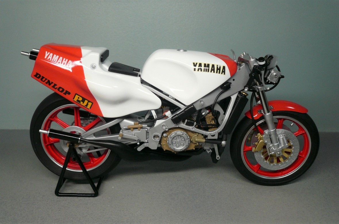 タミヤ 1/12 ヤマハ YZR500(OW70) プラモデル組み立て完成品(完成品  