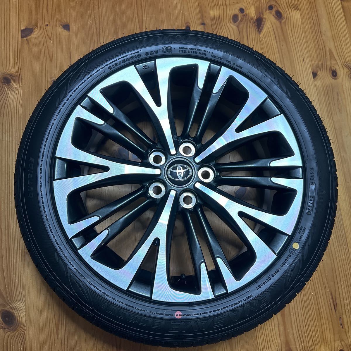 新車外し トヨタ ヤリスクロス純正ホイール とタイヤのセット1本バラ