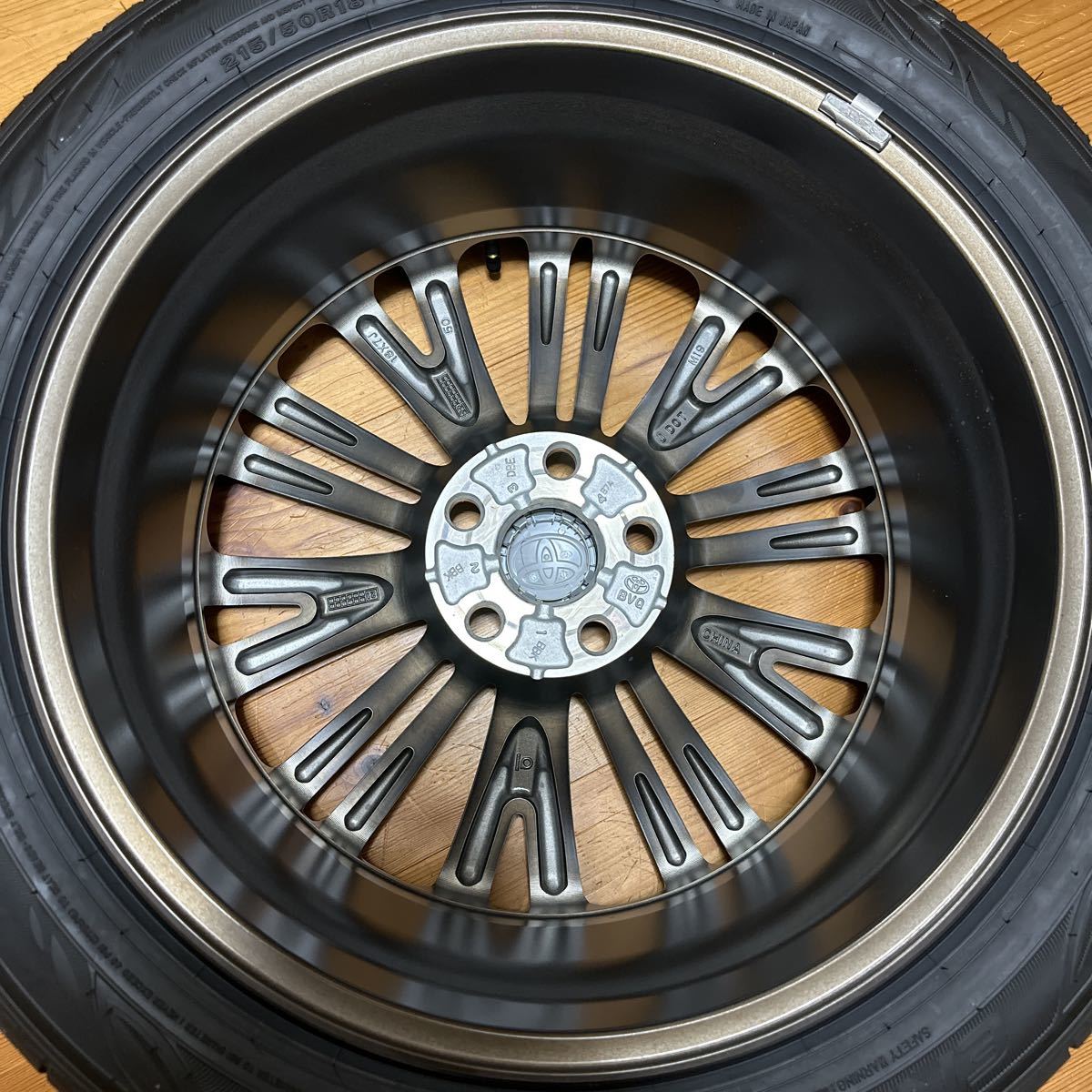 新車外し トヨタ ヤリスクロス純正ホイール とタイヤのセット1本バラ