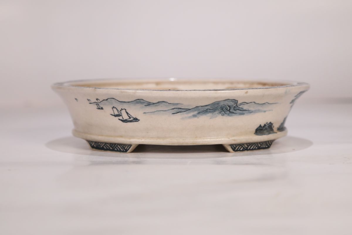 石井盆栽 絵鉢作家 佐野大助作 大助青絵山水図外縁下紐切足楕円鉢 箱付