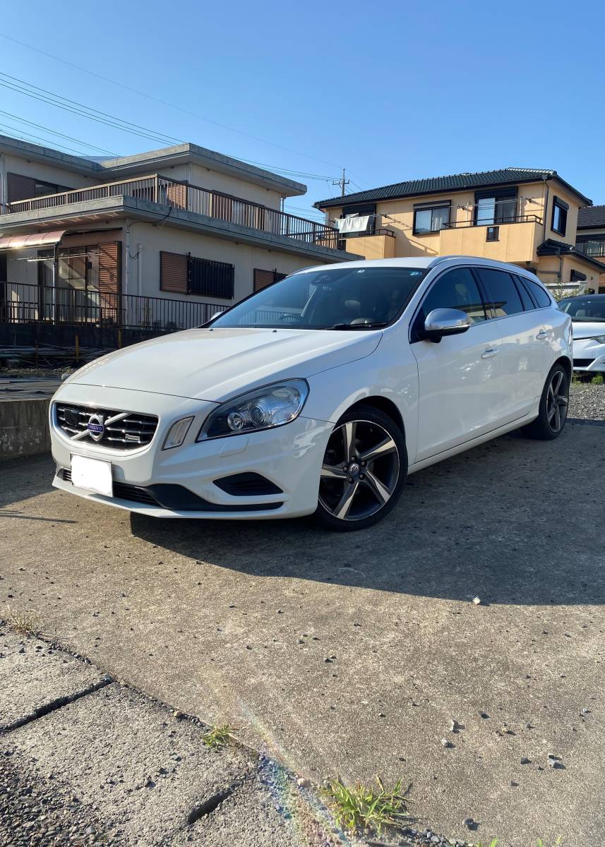 受け継がれるRの血統 北欧のスポーティーワゴン 車検R6年8月 ボルボV60 T4「R-DESIGN」シティーセーフティ―で安全性も大満足な1台