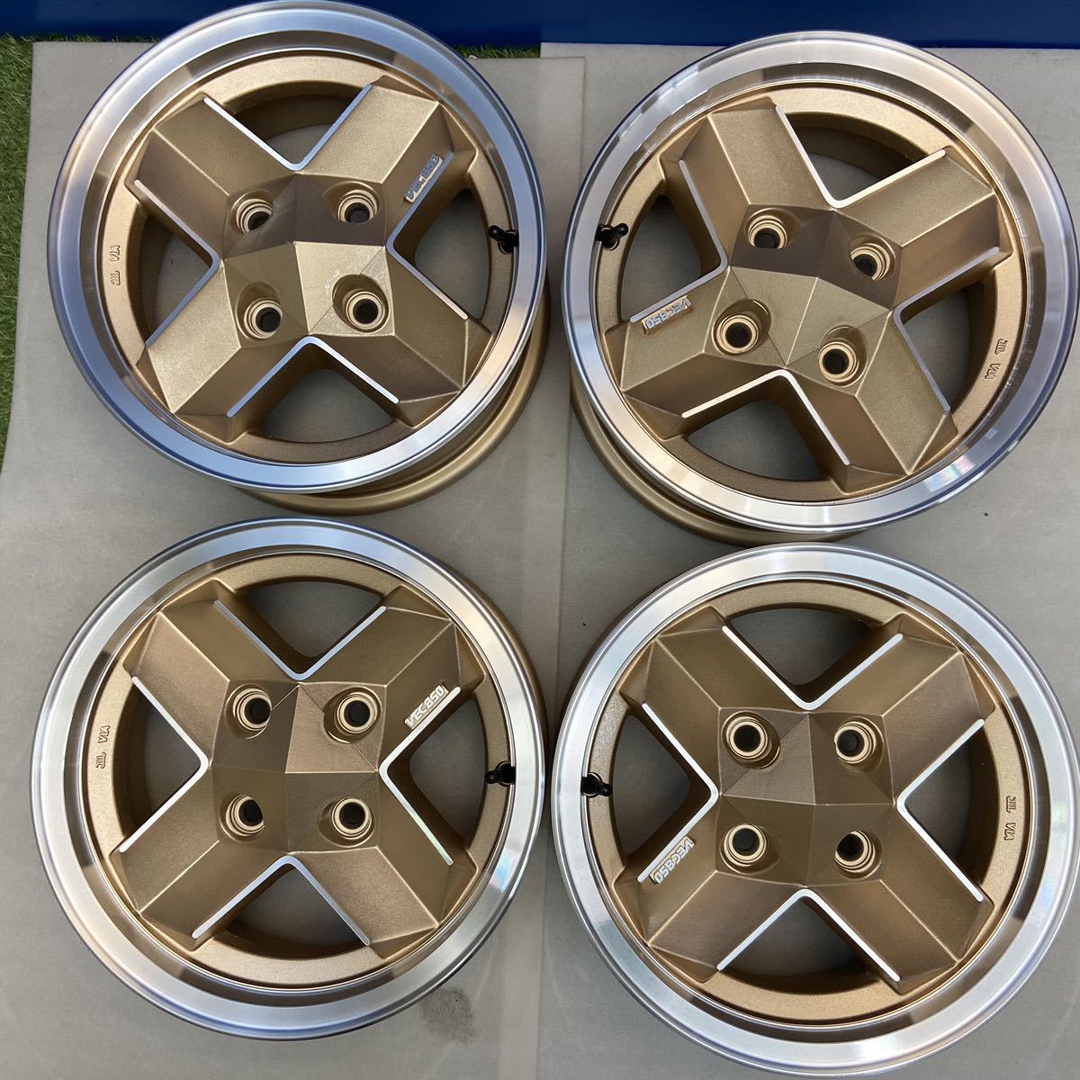 人気SALE，爆買い 69570630 程度良好 VECTOR 850 当時物 十字スポーク 14インチ 6.0JJ&times;14 ET 20 PCD114.3 4穴 ハブ径72 アルミ４本(社外品)｜売買されたオークション情報、yahooの商品情報をアーカイブ公開 - オークファ 4穴