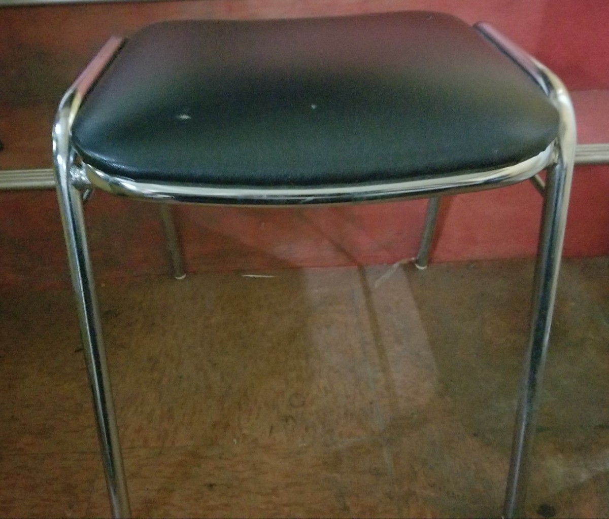 ゲーム椅子　ゲーセン椅子　アーケードゲーム　黒　小穴アリ