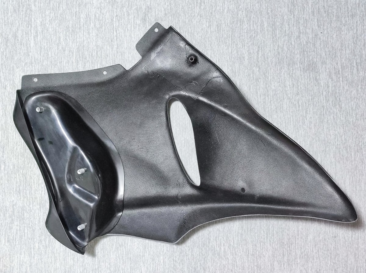 ☆ GSX1300R (隼) COERCE コワース RS ハーフサイドカウル FRP 黒ゲル 