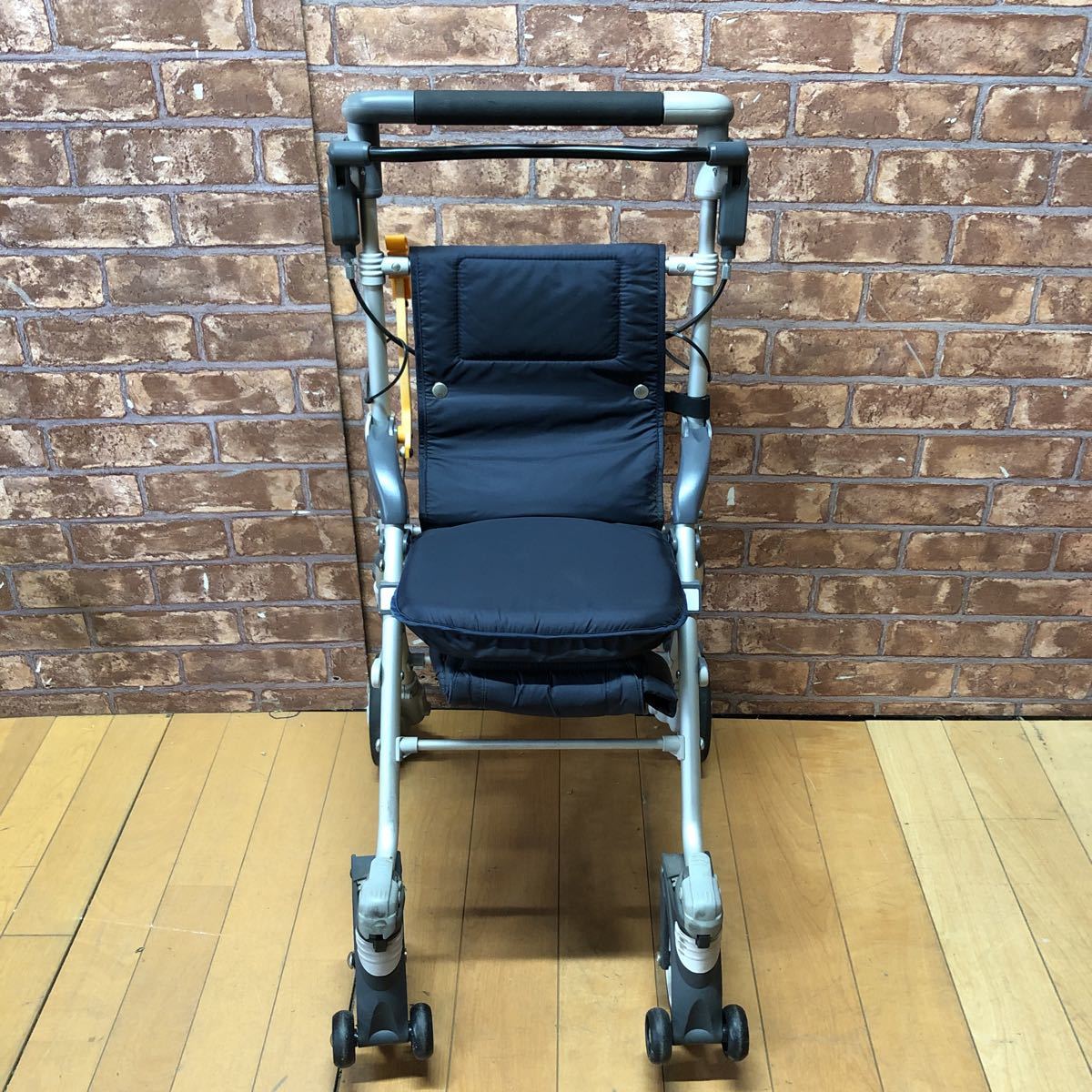 N 1606 中古品 [ CONBI 折りたたみ シルバーカー ] 押し車 歩行補助車 