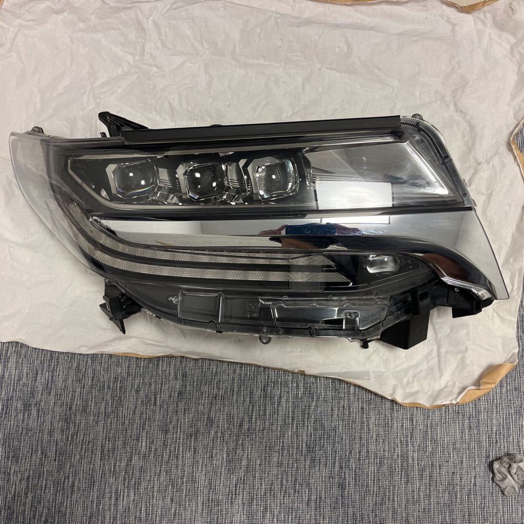 81145-58521 ジャンク品　130 アルファード 右ヘッドライト