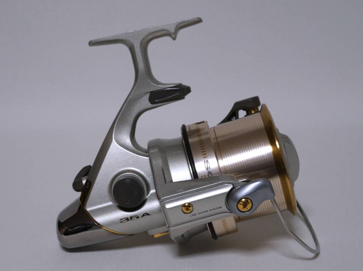 ★デットストック状態！ダイワ ダ サーフZ 35A 替えスプール付き SURF-Z 35A 投げ釣り用リール
