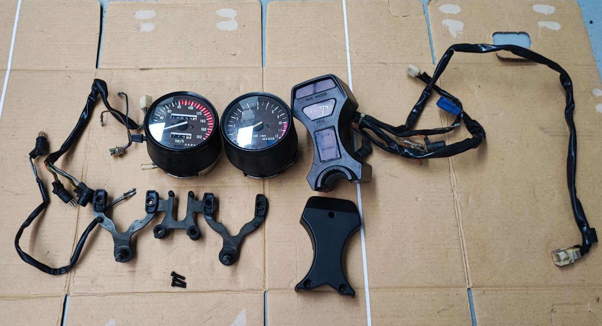 新品，人気SALE ジャンク品 SUZUKI GSX400E 250E スピードメーター タコメーター ASSY 当時物 GS ザリ ゴキ インパルス(スズキ用)｜売買されたオークション情報、yahooの商品情報をアーカイブ公開 - オークファン スズキ用