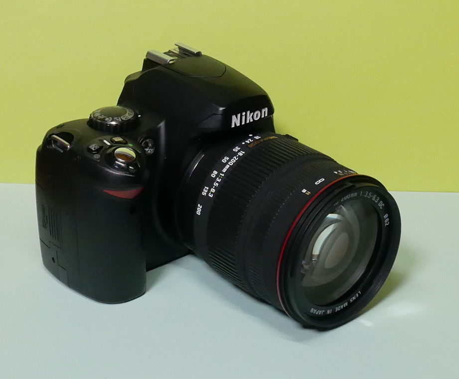 ☆ Nikon D40 / SIGMA DC 18-200mm f3.5-6.3 ズームレンズセット 中古