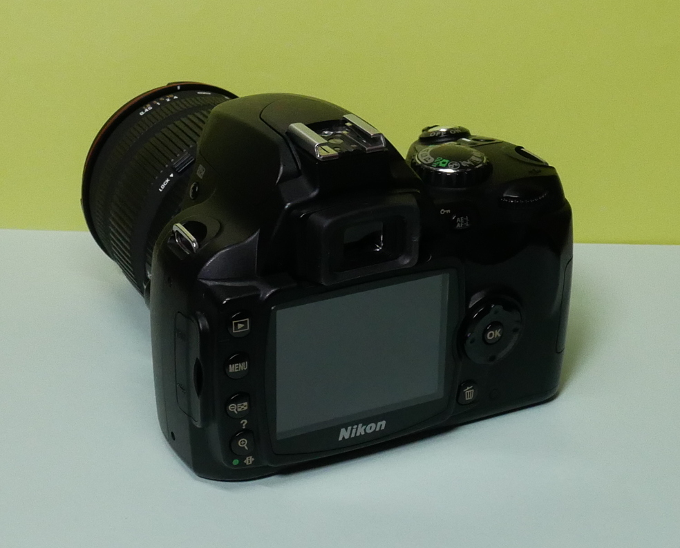 Nikon デジタル一眼レフカメラ D40 + Sigma 18-200mm Nikon D40 Sigma