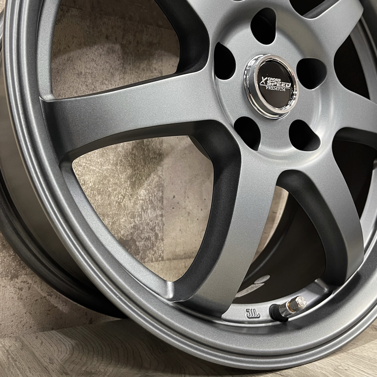 即納 スタッドレスタイヤホイールセット 215/60R17 ブリヂストン VRX2 特注 軽量プレミアムR7 17×7.0J+38 5/114.3 MBGM カローラクロス 215／60r17 スタッドレス ホイール 4本即納冬set！IG30 215／60R17（スタッドレスタイヤ・ホイールセット のスタッドレスタイヤ一覧｜フジ・コーポレーション