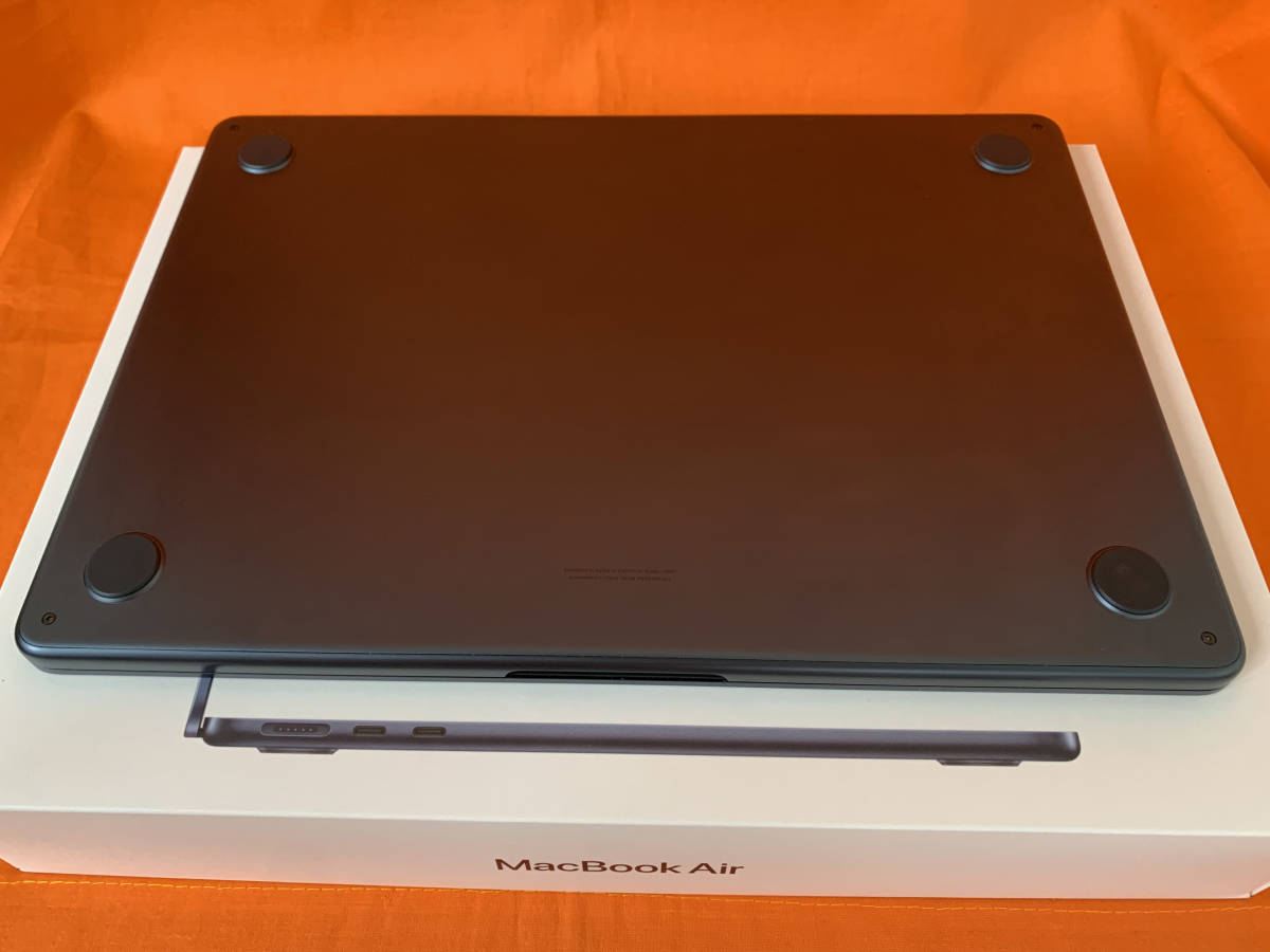 Apple MacBook Air 13.6インチ ミッドナイト 256GB MLY33J/A（M2チップ 