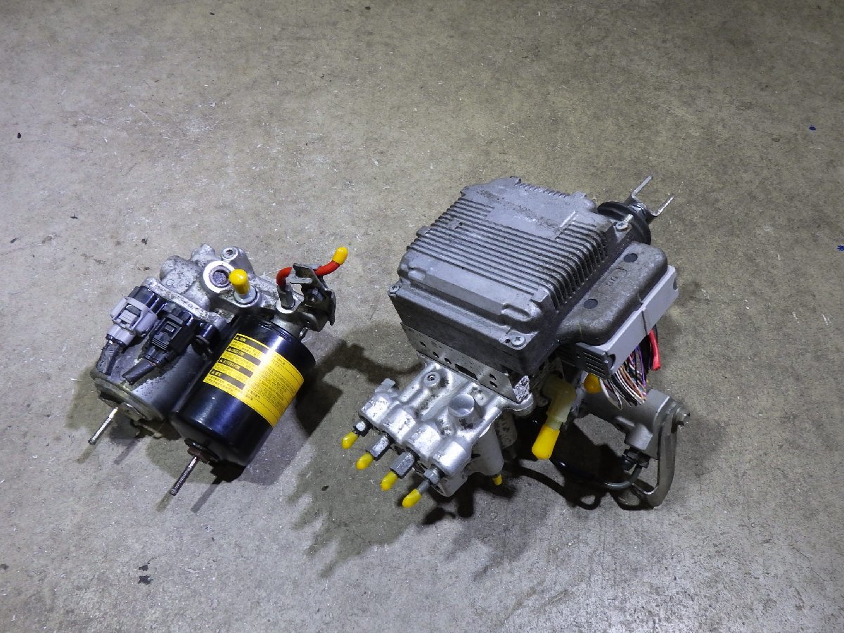 30 プリウス ABSアクチュエーター ブレーキブースターポンプ 47210