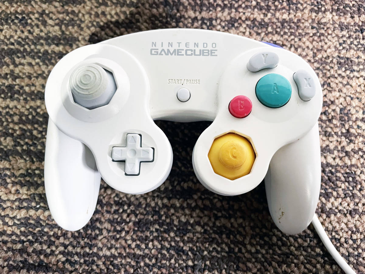 ゲームCUBE本体とコントローラ二つ ☆ 中古☆Nintendo/ニンテンドー GAME CUBE コントローラー 3台セット
