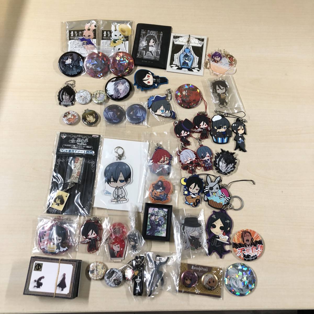 黒執事 缶バッジ Black Label バラ売り⭕️ 葬儀屋 グレル アグニ 黒執事 グッズ まとめ シエル セバスチャン 缶バッジ アクリルスタンド