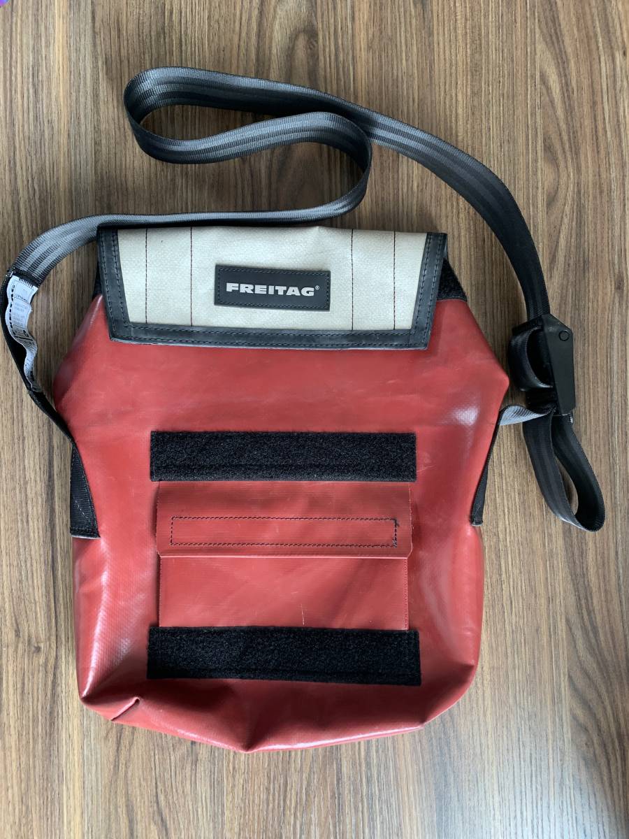 FREITAG F11 LASSIE ショルダーバッグ 赤/黒 F11 LASSIE | FREITAG
