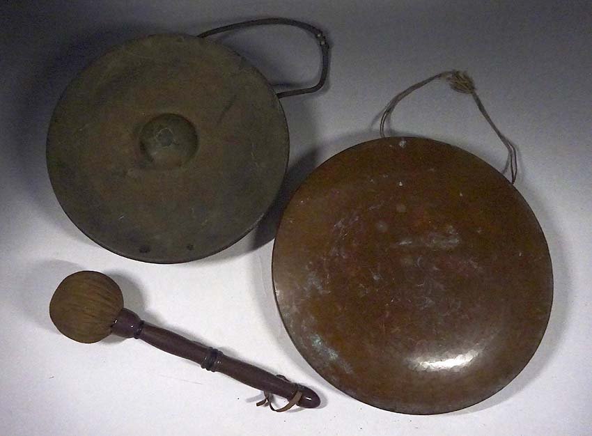 緑屋ss■ 時代物　古銅　銅鑼　2点　バイ付　鳴物 仏教美術　i9/5-6891/6-3#80