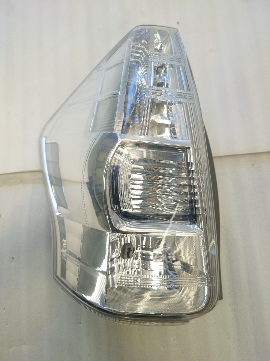 破損無し ZVW40/ZVW41系プリウスα純正・左テールランプ STANLEY 47-46