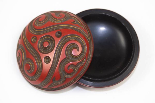 中国彫漆 堆朱 彫漆如意頭紋 細密彫刻 木製 香合 茶道具 中国美術