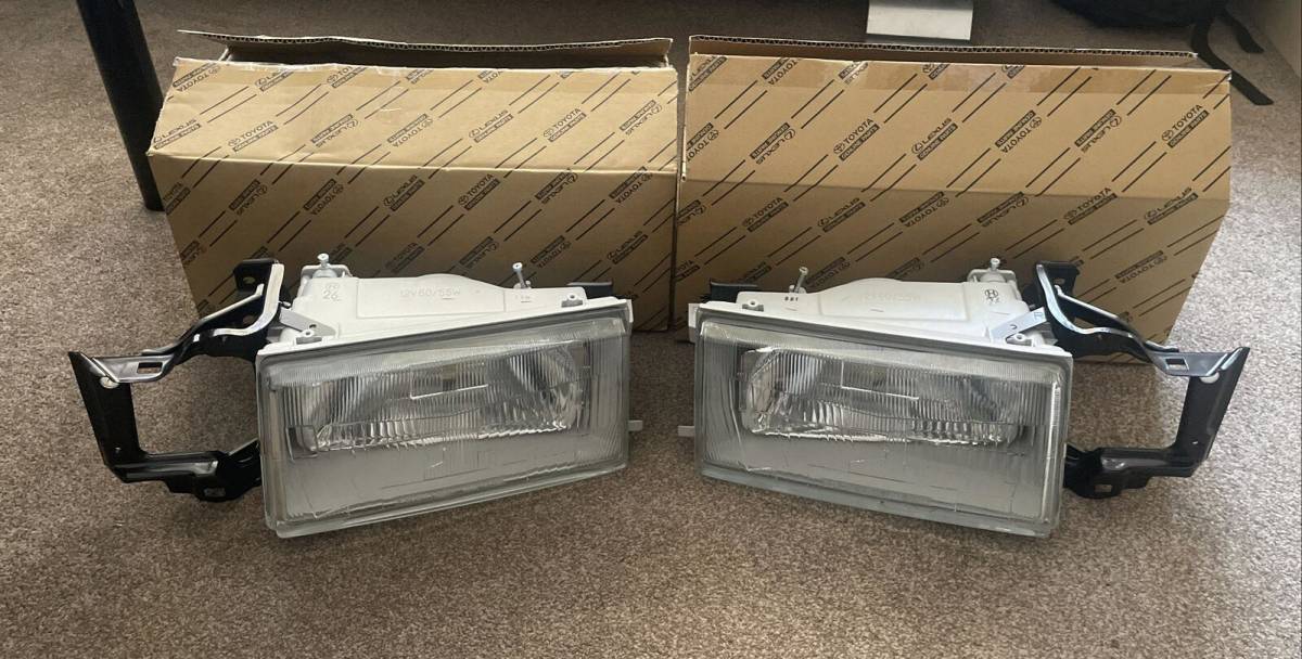 トヨタ純正品 ＡＥ８６ カローラレビン　後期型　ヘッドライトユニット　左右セット ☆超希少品☆トヨタ☆純正新品☆カローラレビン☆AE86☆後期型