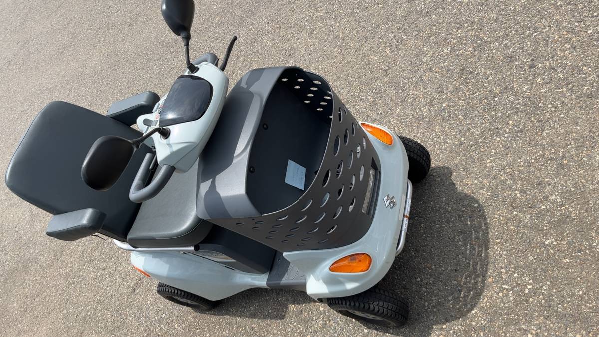 SUZUKI セニアカー　電動シルバーカー ライトブルー セニアカー スズキ SUZUKI ライトブルー 電動車椅子 電動シルバーカー