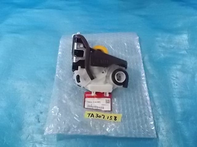未使用品 CR-V RM4 左 リアドア ドアロック №TA307158